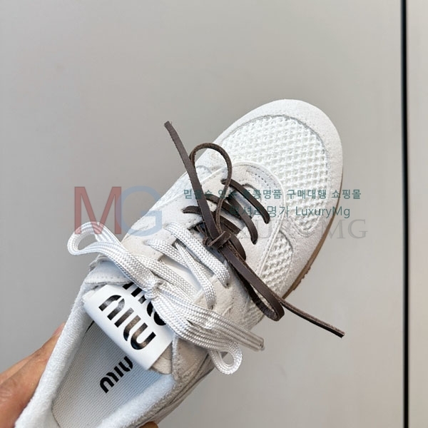 �������� �̿�̿� ����Ŀ�� M5M66011