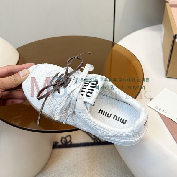 �������� �̿�̿� ����Ŀ�� M5M66011