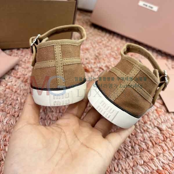 ���� �̿�̿� ����Ŀ�� MIU08991