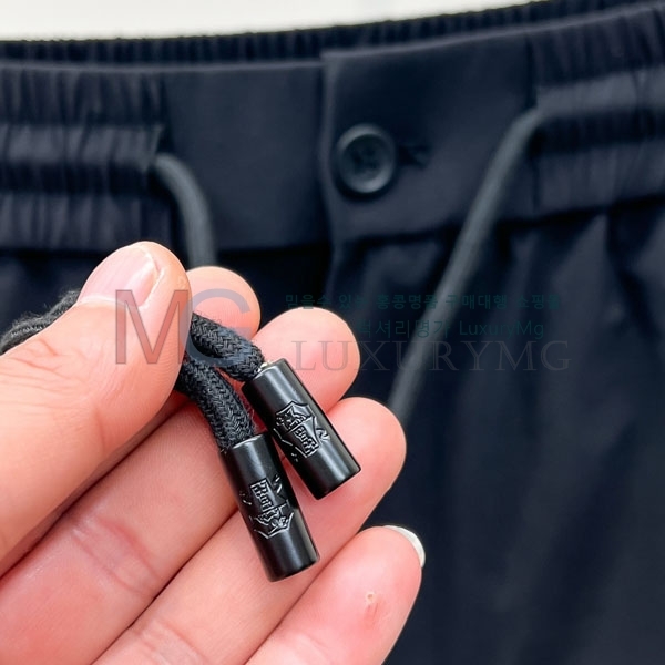 ���� ���ڷ� ��ġ�ڸ� �ݹ��� 2343533-1