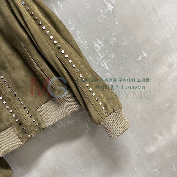 ���� �ο��� �簡�� ���� LOW244502-12