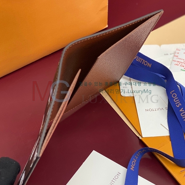 ���̺��� �н���Ʈ Ŀ�� �������� M27548-1