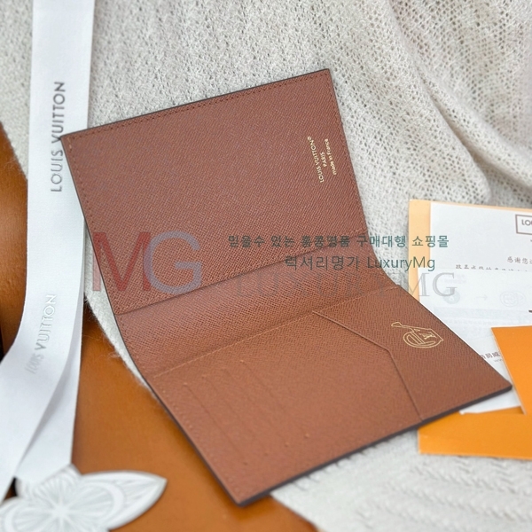 ���̺��� �н���Ʈ Ŀ�� �������� M27548-200