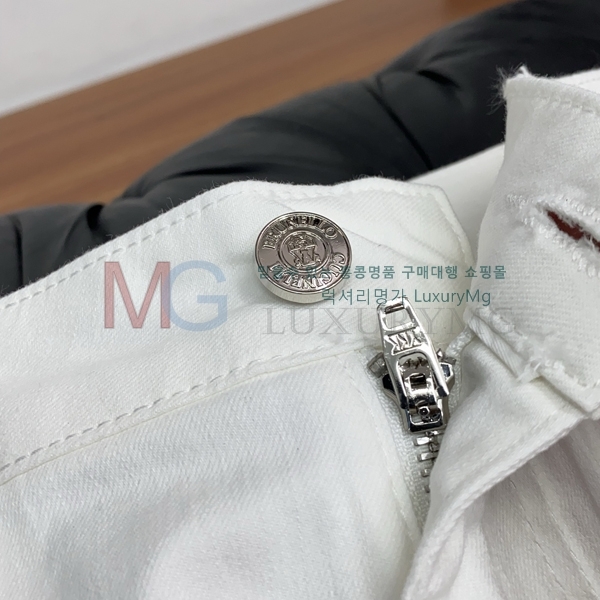 ���� ���ڷ� ��ġ�ڸ� �ݹ��� BC864883-2
