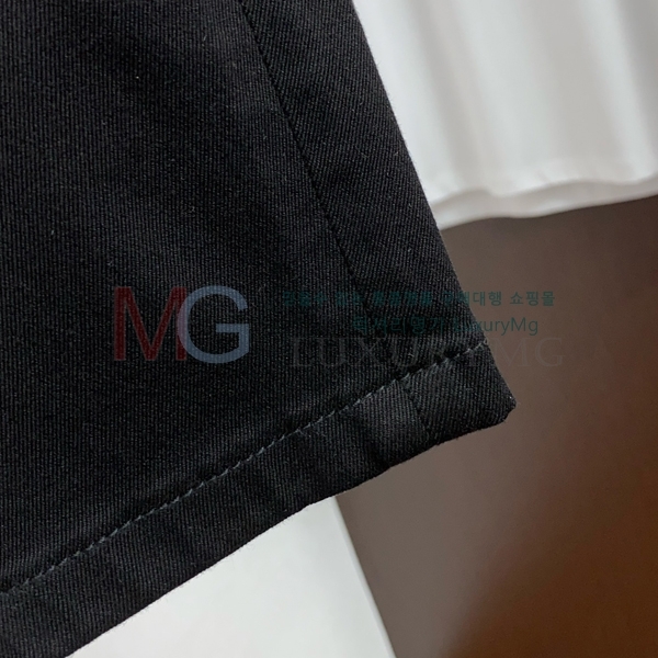 ���� ���ڷ� ��ġ�ڸ� �ݹ��� BC864883-3
