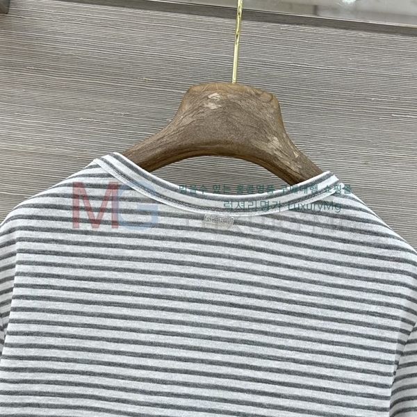 ���� ���ڷ� ��ġ�ڸ� ���� Ƽ���� BC23053-11