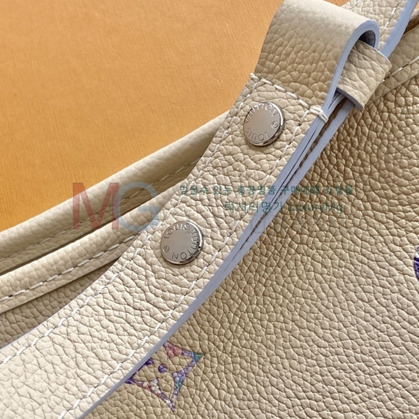 ���̺��� ĳ���� �̽�Ʈ ����Ʈ M2A369-1